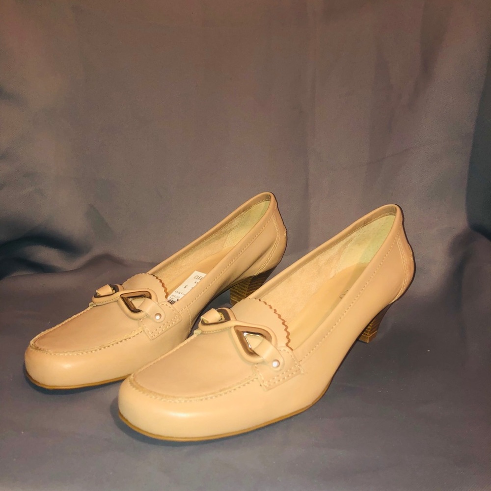 NWT FRANCO SARTO LEATHER KITTEN HEEL 8.5